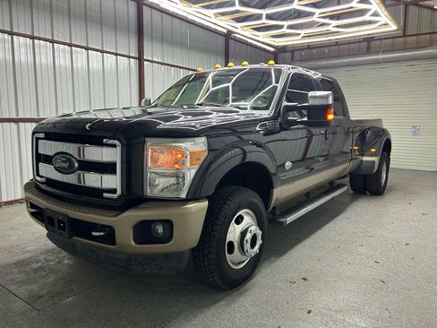 Used 2014 Ford F350 King Ranch w/ King Ranch w/Chrome Package image 3