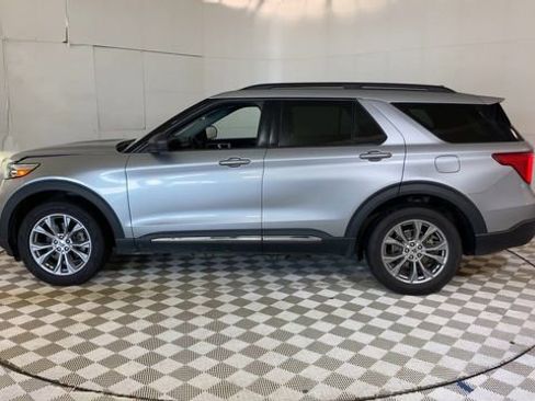 Used 2022 Ford Explorer XLT w/ Equipment Group 202A AWD/4WD image 8