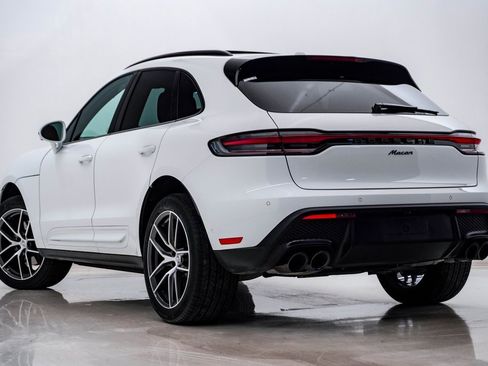 Certified 2025 Porsche Macan image 3