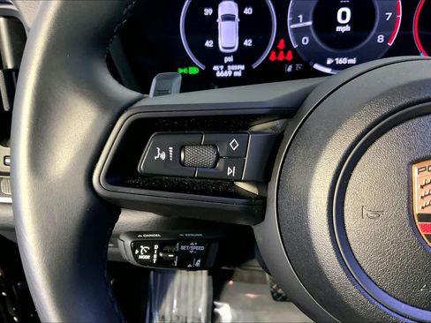 Used 2025 Porsche Cayenne image 27