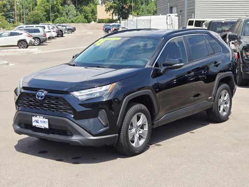 Used 2022 Toyota RAV4 XLE AWD/4WD image 1