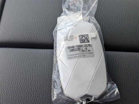 Used 2025 Genesis GV80 2.5T image 34