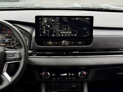 Used 2025 Mitsubishi Outlander SE image 18