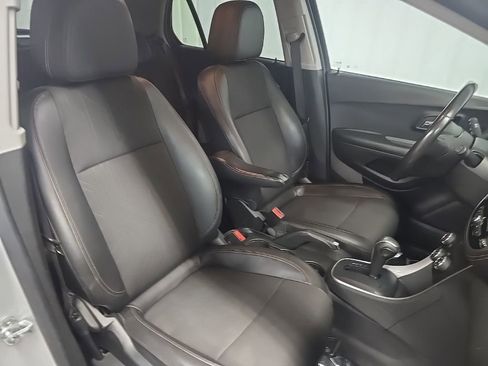 Used 2022 Chevrolet Trax LT w/ Driver Confidence Package image 14