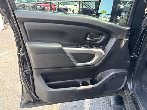 Used 2018 Nissan Titan SV AWD/4WD image 13