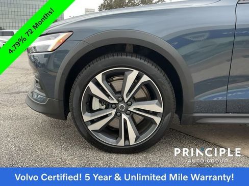 Certified 2025 Volvo V60 B5 Cross Country Plus image 9