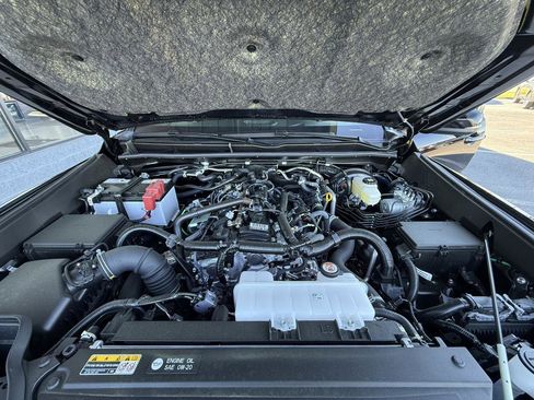 Used 2025 Toyota 4Runner Limited AWD/4WD image 61