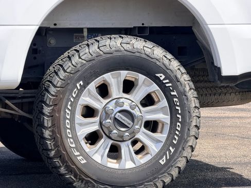 Used 2022 Ford F250 XLT image 2