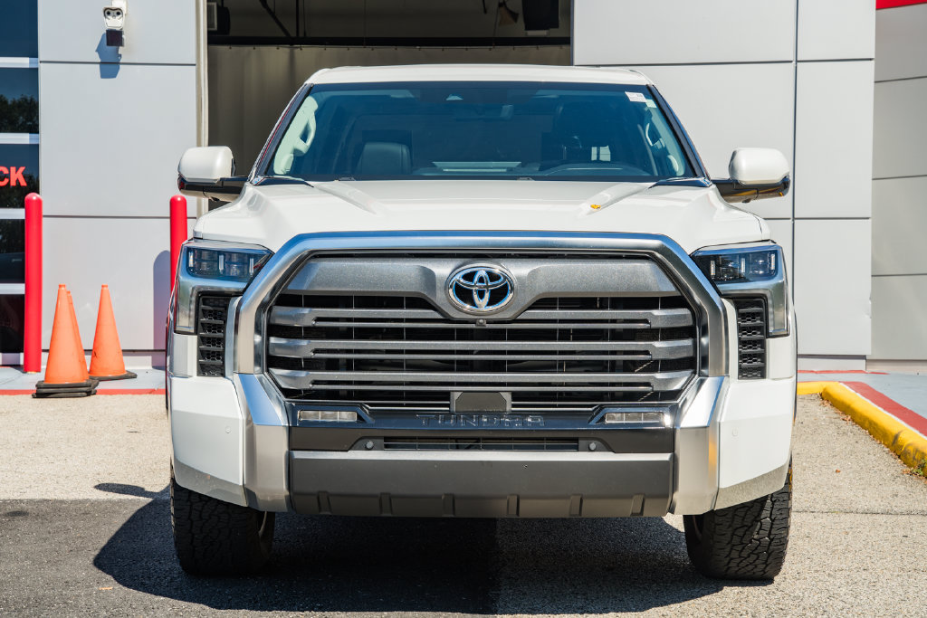 Used 2023 Toyota Tundra Limited AWD/4WD image 2