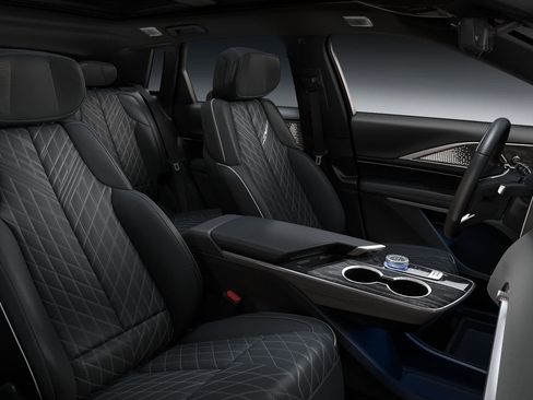 New 2026 Cadillac Lyriq V w/ Exterior Carbon Fiber Package image 33