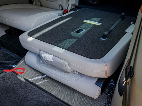 New 2025 Volkswagen ID. Buzz Pro S Plus image 31