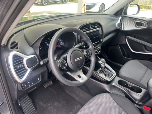 Certified 2022 Kia Soul LX w/ Technology Package FWD image 6