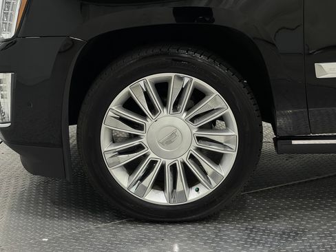 Used 2018 Cadillac Escalade Platinum AWD/4WD image 38