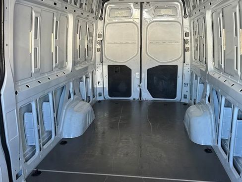 Used 2023 Mercedes-Benz Sprinter 2500 image 17