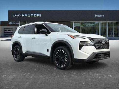 Used 2026 Nissan Rogue Dark Armor FWD image 3