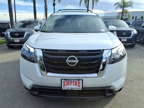New 2025 Nissan Pathfinder SV image 2