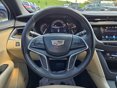 Used 2018 Cadillac XT5 FWD image 16