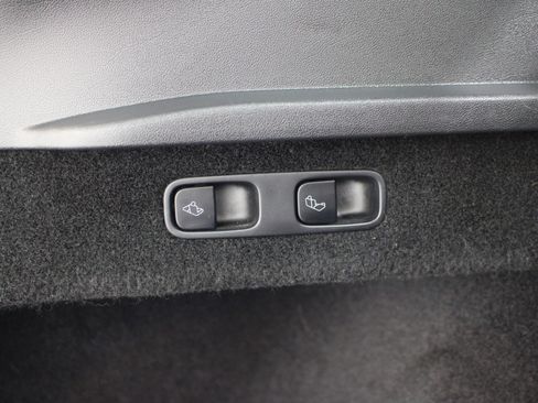 Used 2023 Tesla Model Y Performance image 18