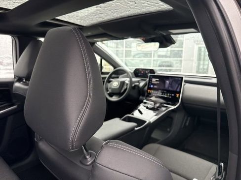 Used 2024 Toyota bZ4X XLE w/ Weather Package image 31