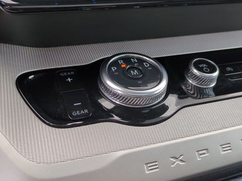 Used 2025 Ford Expedition Active AWD/4WD image 28
