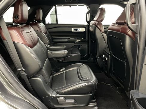 Used 2020 Ford Explorer Platinum w/ Premium Technology Package AWD/4WD image 46