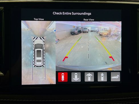 Used 2023 Chrysler Pacifica Limited w/ S Appearance Package FWD image 9