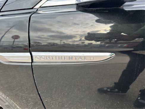Used 2020 Lincoln Continental FWD image 41