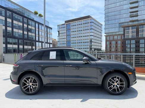 Used 2026 Porsche Macan AWD/4WD image 8