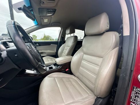 Used 2017 Kia Sorento EX w/ EX V6 Premium Package AWD/4WD image 4
