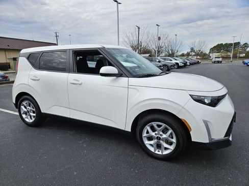 Used 2024 Kia Soul LX w/ Option Group 015 image 1