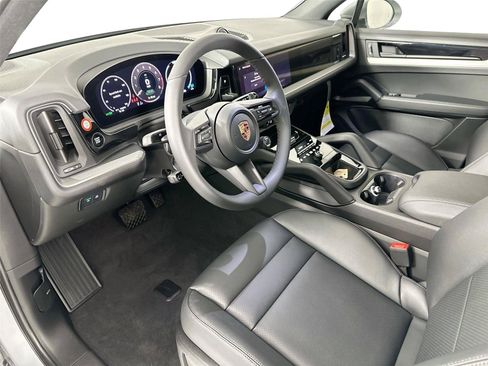 Certified 2026 Porsche Cayenne Coupe AWD/4WD image 4