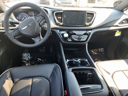 New 2026 Chrysler Pacifica Limited w/ S Appearance Package image 9