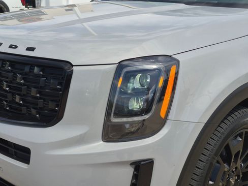 Certified 2022 Kia Telluride SX w/ SX Prestige Package AWD/4WD image 10