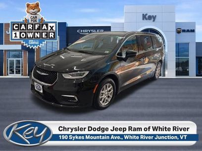 Used 2023 Chrysler Pacifica Touring-L