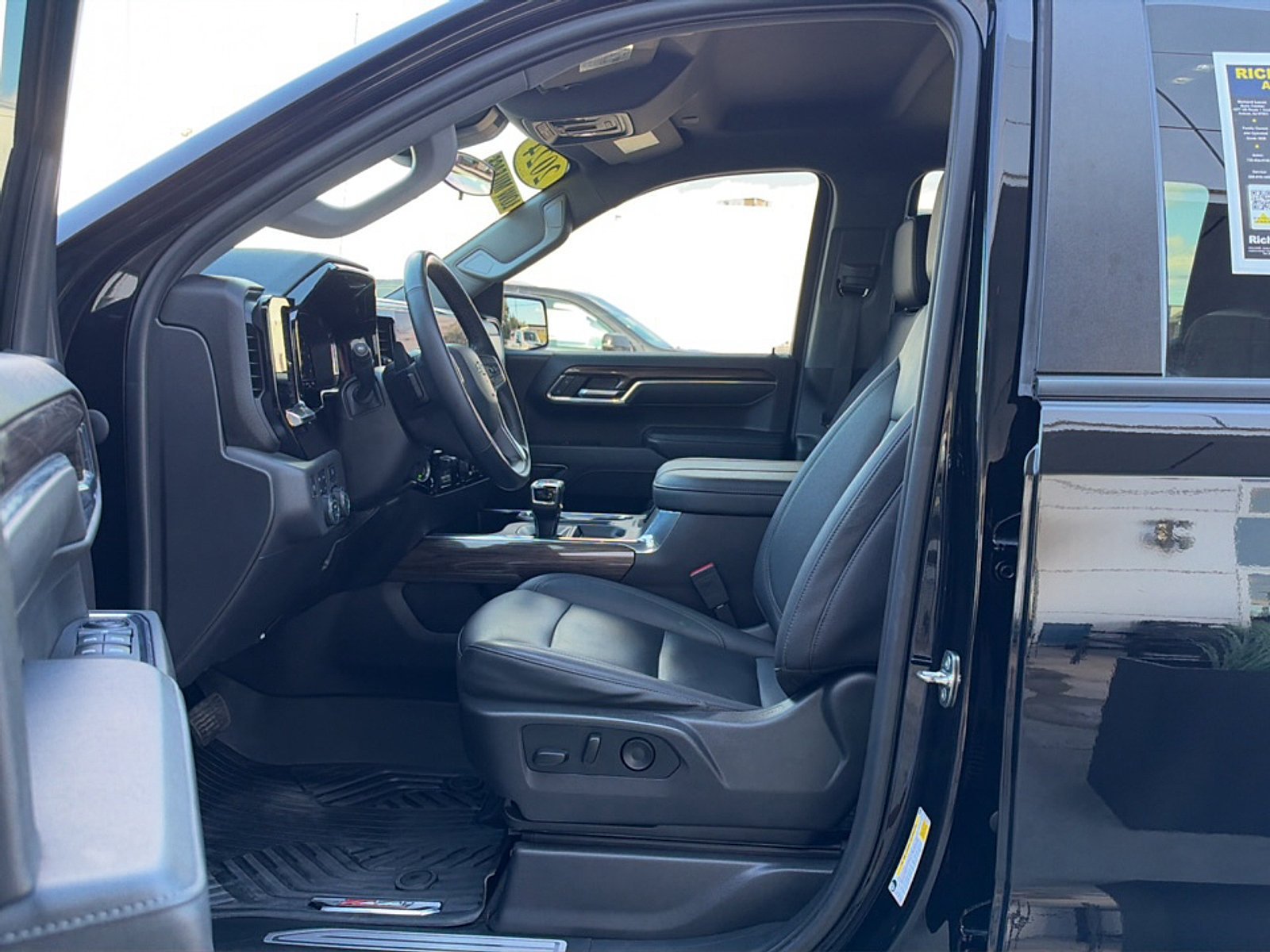 Used 2024 Chevrolet Silverado 1500 LT Trail Boss w/ Convenience Package II AWD/4WD image 12