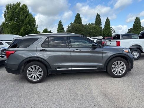 Used 2024 Ford Explorer Limited w/ Limited Technology Package RWD image 4