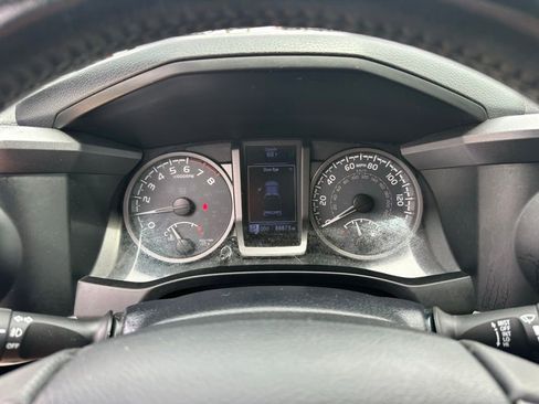 Used 2018 Toyota Tacoma TRD Sport AWD/4WD image 18