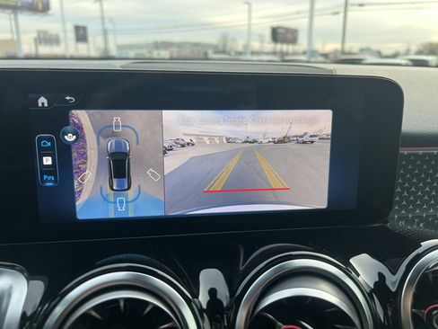 Used 2025 Mercedes-Benz GLB 250 image 25