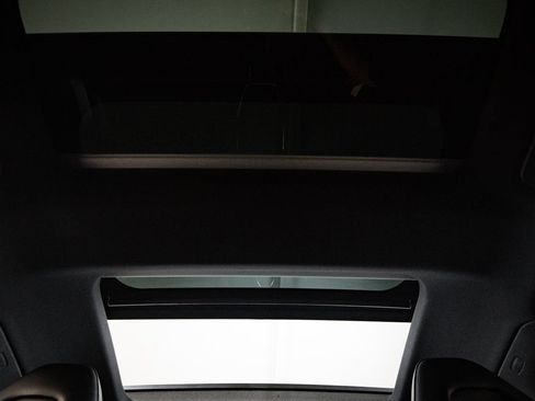 Certified 2023 Porsche Panamera image 30