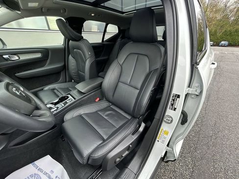Certified 2023 Volvo XC40 B5 Plus AWD/4WD image 15