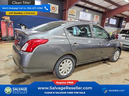 Used 2016 Nissan Versa SV image 4