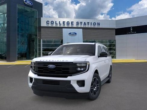 New 2025 Ford Expedition Active image 2