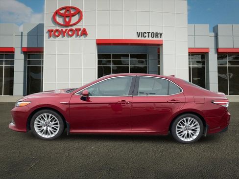 Used 2018 Toyota Camry XLE w/ Audio Package FWD image 5