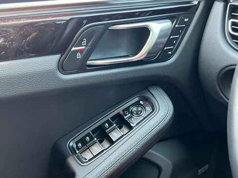 Used 2020 Porsche Macan S AWD/4WD image 34