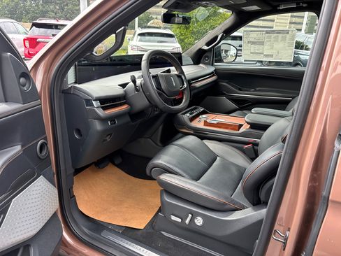 New 2025 Lincoln Navigator L Black Label image 24