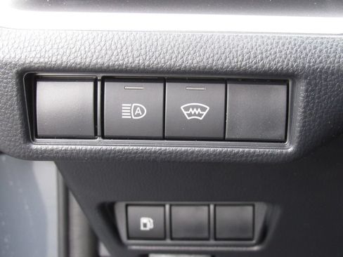 Used 2026 Toyota Prius LE AWD/4WD image 31