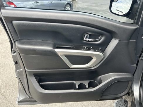 Used 2019 Nissan Titan SV w/ SV Convenience Package RWD image 28
