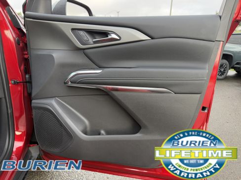 New 2025 Chevrolet Traverse LT image 19