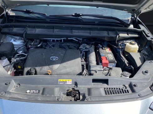 Used 2020 Toyota Highlander XLE AWD/4WD image 29