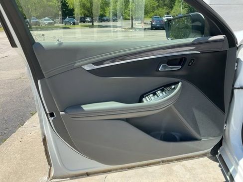 Used 2018 Chevrolet Impala LT w/ LT Convenience Package FWD image 18